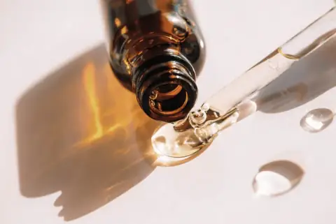Glycolic Acid vs. Salicylic Acid: Which One Should You Use?