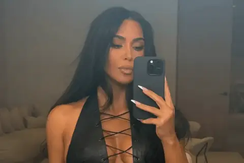 Kim Kardashian Posted Seductive Selfie, Reveals She’s Icing Her Back
